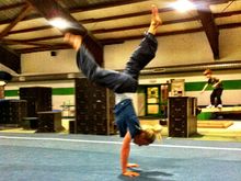 halber Handstand - Quelle: (c) Tina