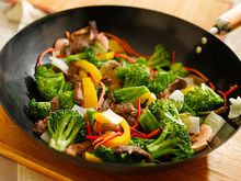 Gemüse Wok - Quelle: (c) Joshua Resnick/Fotolia.com