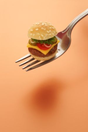Weniger Essen ohne zu hungern - Quelle: (c) TheCrimsonMonkey/iStockphoto.com