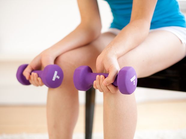 Unterarm-Curls im Untergriff mit Kurzhanteln