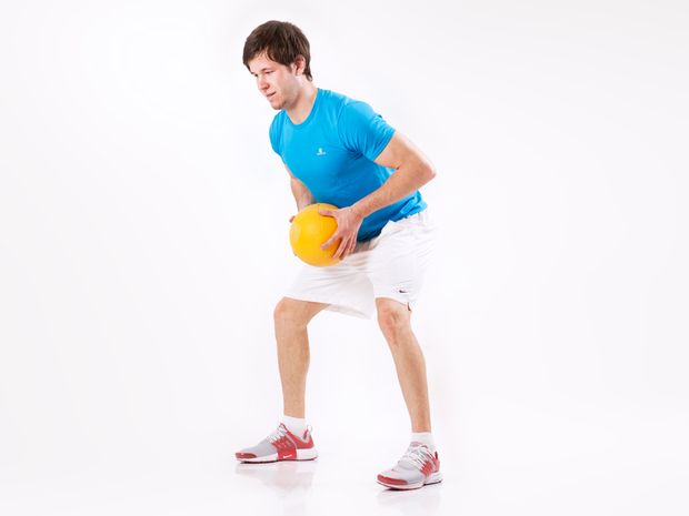 Rudern, vorgebeugt mit Medizinball